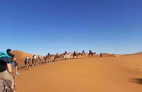 Paseo en camello de 2 noches en el desierto de Merzouga