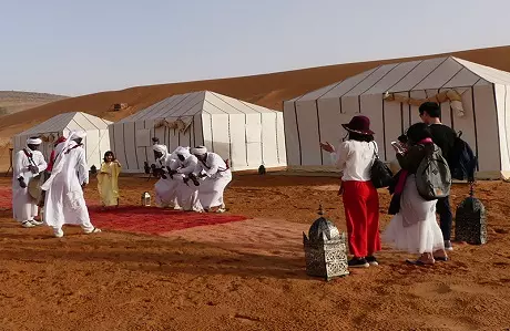 Paseo en camello de 2 noches en el desierto de Merzouga